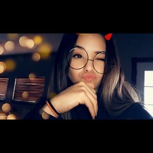 Meet your Posher, Stacy